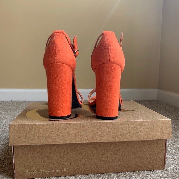 NWT Charlotte Russe Chunky Heel - Picture 3 of 5
